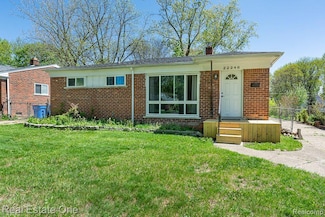 22246 Logue Ave, Warren, MI 48091