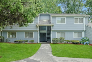 165 Carriage Ct Unit H, Yorktown Heights, NY 10598