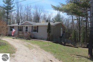 102 S West St, Northport, MI 49670