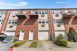 52 Francine Ct Unit A, Staten Island, NY 10306