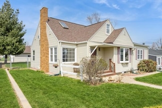 2006 G Ave NE, Cedar Rapids, IA 52402
