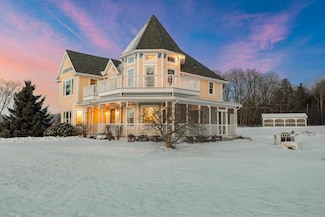 302 Ledge Hill Dr, Saint Albans, VT 05478