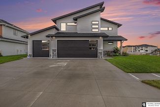 28569 Jessie Cir, Valley, NE 68064