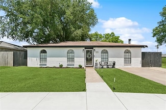 2416 Elizabeth Ct, Violet, LA 70092