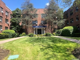 15 Canterbury Rd Unit C-13, Great Neck, NY 11021