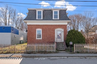 7 Cram Ave, Pittsfield, NH 03263