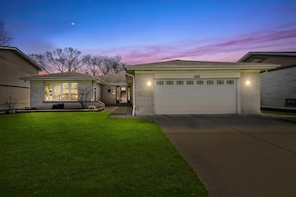 905 W Palm Dr, Mount Prospect, IL 60056