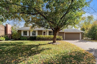 4864 Woodcrest Rd, Saint Paul, MN 55110