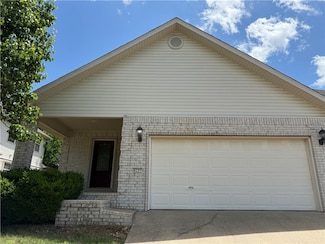 6297 W Milliken Bend, Fayetteville, AR 72704