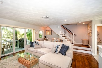 2 Ricciuti Dr Unit 8, Quincy, MA 02169