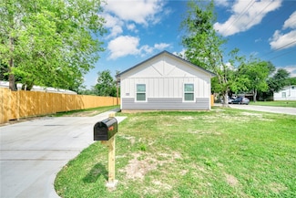 1601 W 17th St, Bryan, TX 77803