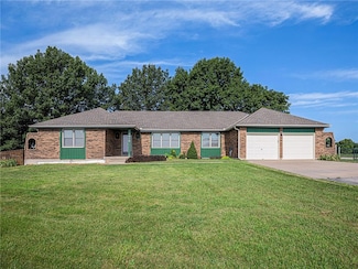 916 S Prairie Ln, Raymore, MO 64083