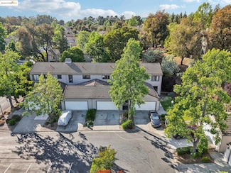 9 Moraine Ct, Hercules, CA 94547