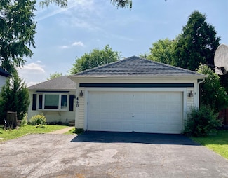 460 Dover Dr, Roselle, IL 60172