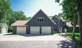 802 Washington Ave, Devils Lake, ND 58301