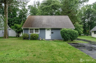 1075 Fireside Ave, Ewing, NJ 08618