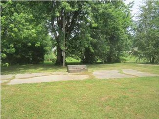 908 E Mona St, Petersburg, IN 47567