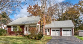 15 Morningside Dr, Delmar, NY 12054