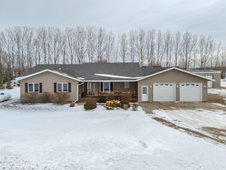 1064 Robin Rd NE, Grand Forks, ND 58201