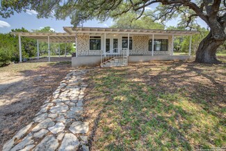 725 Canyon Circle Dr, Canyon Lake, TX 78133