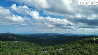 96 Cloud Spring Dr, Sugar Mountain, NC 28604