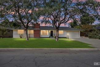 2469 Pine St, Bakersfield, CA 93301