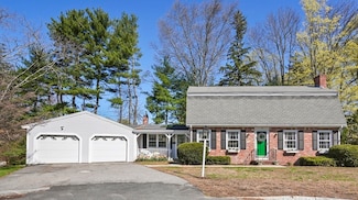 112 Surrey Ln, Lowell, MA 01852
