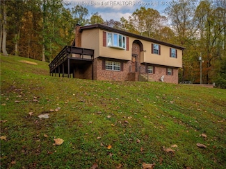 397 Harmons Creek Rd, Poca, WV 25159