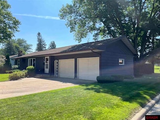 200 10th Ave S, Saint James, MN 56081