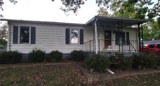 1260 Nursery Rd, Charleston, IL 61920