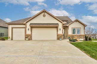 1718 NE Chapel Woods Dr, Lees Summit, MO 64064