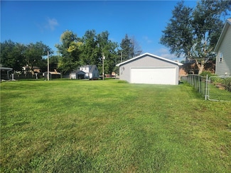 821 W 6th St S, Newton, IA 50208