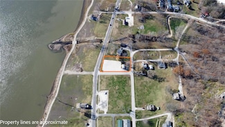 1100 W Main St, Grafton, IL 62037