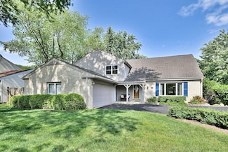 537 S Echo Ln, Palatine, IL 60067