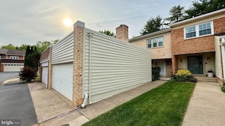 732 Hunter Ct SW, Vienna, VA 22180