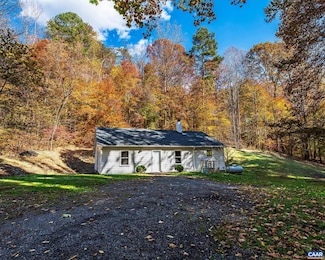 3189 James River Rd, Howardsville, VA 24562