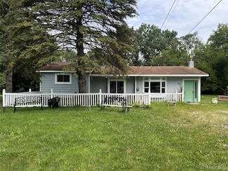 896 Grace Ave, Rochester Hills, MI 48307