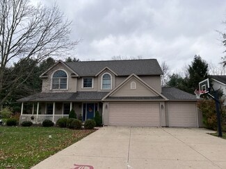 142 Poolside Ln, Dover, OH 44622