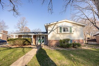 200 Derbyshire Dr, Swansea, IL 62226