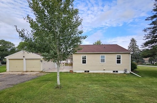 1221 Sunset Dr, Alexandria, MN 56308