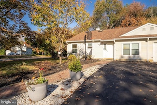 3 Wyndmoor Dr, East Windsor, NJ 08520