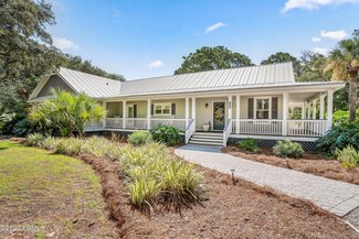294 Tarpon Blvd, Saint Helena Island, SC 29920