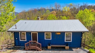 1023 Twin Oaks Rd, Gatlinburg, TN 37738