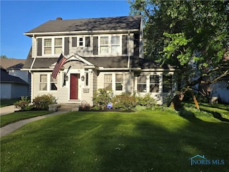 406 Forest Dr, Rossford, OH 43460