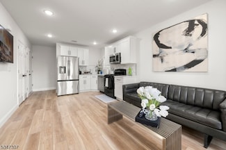 36 Kent St, Newark, NJ 07108