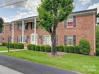 55 Brookside Dr Unit 33, Hendersonville, NC 28792