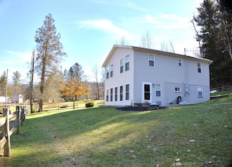 1373 W Hill Rd, Grafton, WV 26354