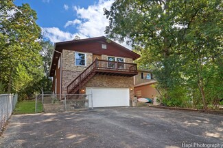 555 Arbor Dr, Round Lake Park, IL 60073