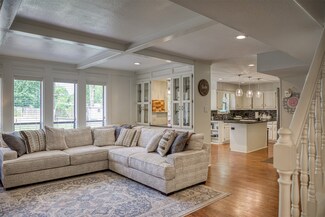 2301 Country Club Rd, Palestine, TX 75803