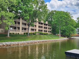 75 Azalea Cir Unit 203, Union Hall, VA 24176